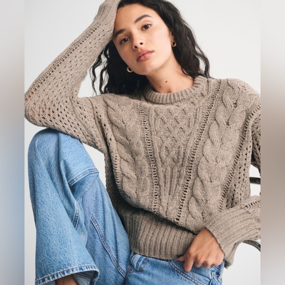Abercrombie & fitch Textural Stitch Cable Crew Sweater size XS in light brown